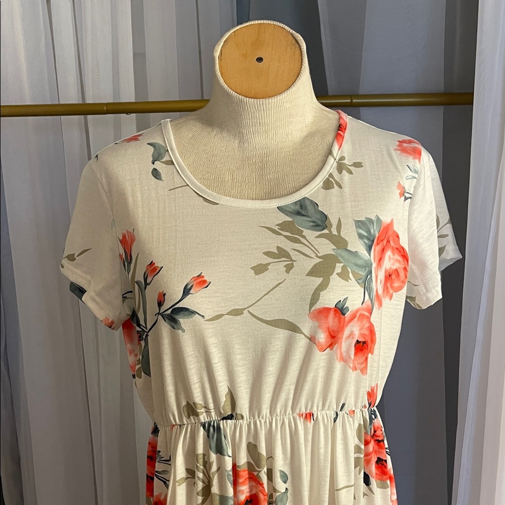 Floral Maxi Dress - White and Pink - Picture 2 of 4